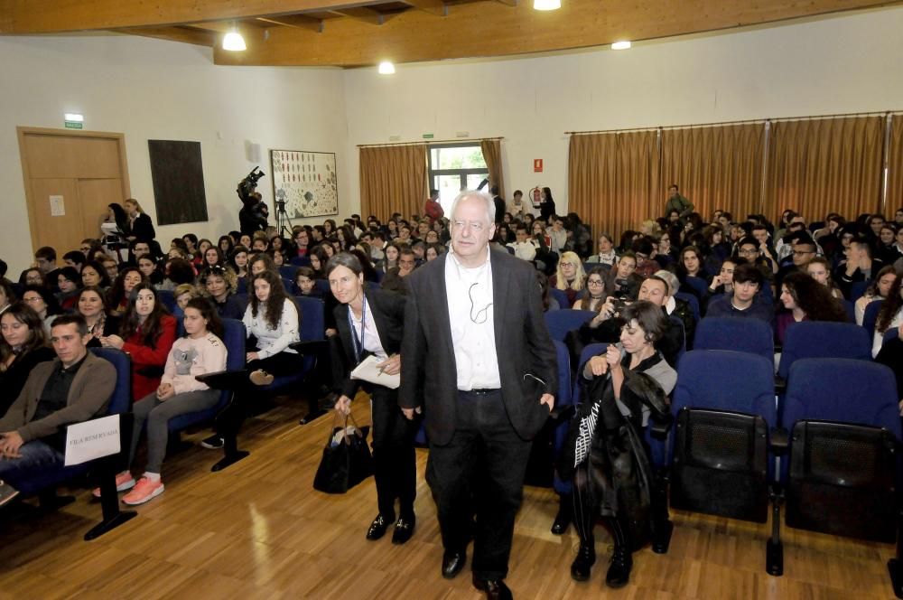 William Kentridge visita un instituto de Mieres