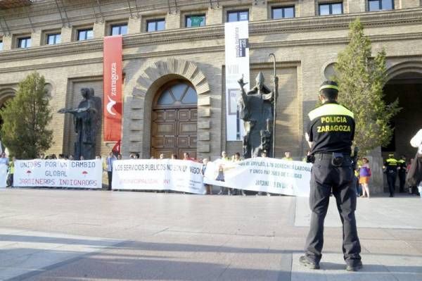 Colectivos y sindicatos salen a la calle unidos contra los recortes