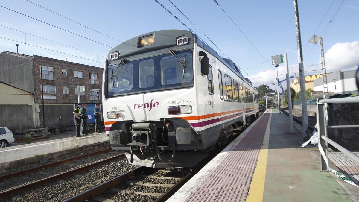 Un tren con destino Portugal a su llegada a O Porriño