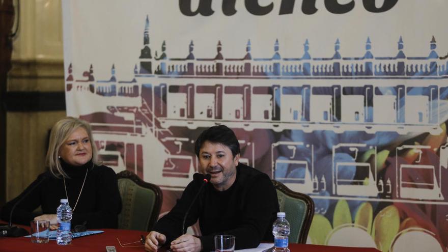 De Rosa y Juan Antonio Ramírez en la presentación del homenaje.