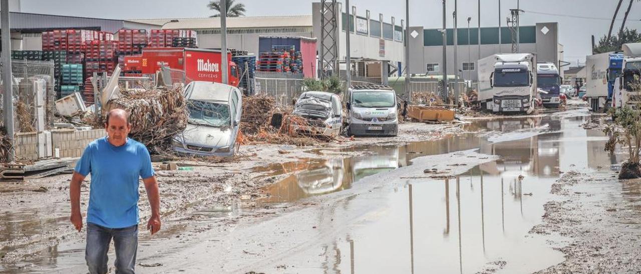 Imagen del Polígono Industrial Puente Alto de Orihuela, donde las inundaciones de la pasada semana causaron estragos en camiones y las instalaciones.