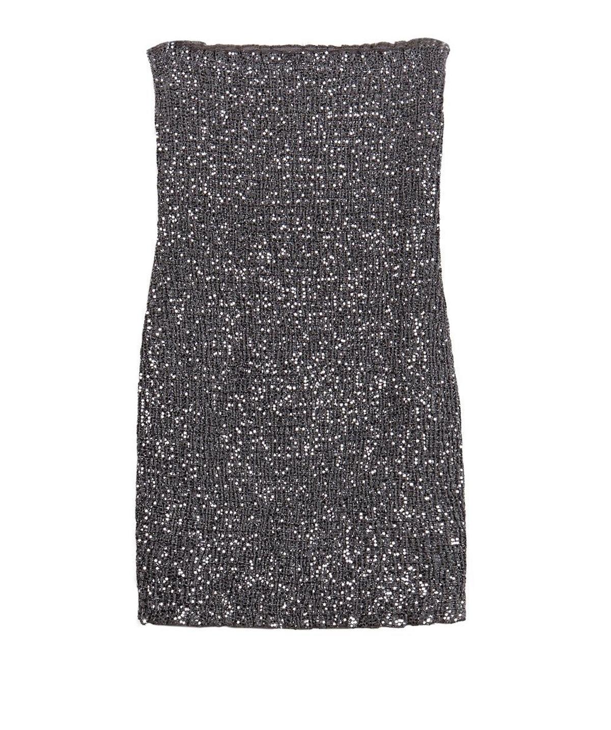 Vestido corto metalizado de Bershka (Precio: 29,99 euros)