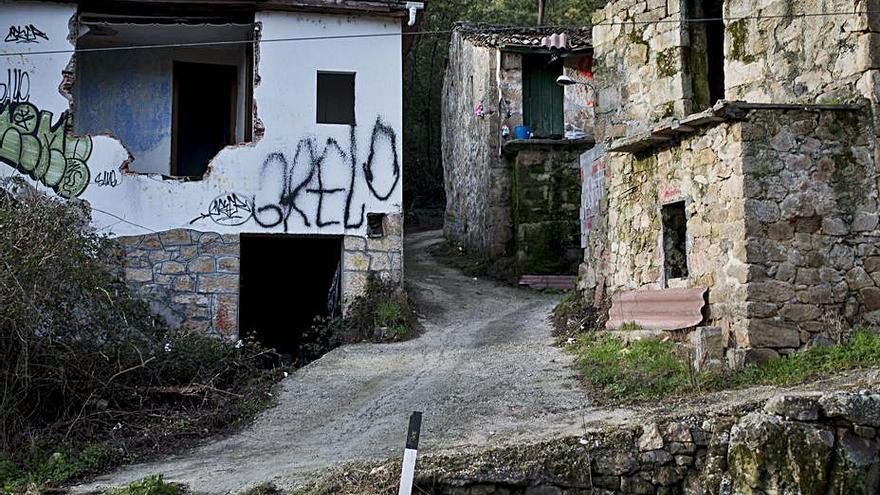 Una aldea abandonada en Ourense. |  // BRAIS LORENZO