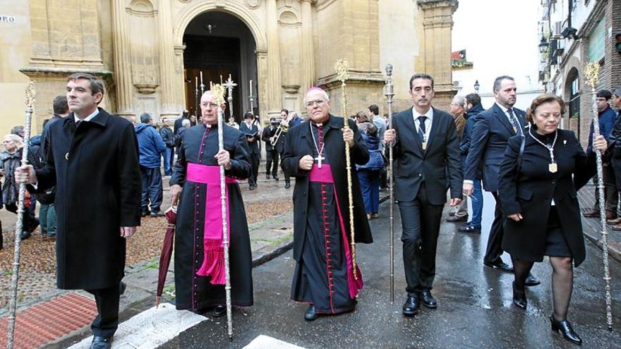 La lluvia no consiguió aguar el compromiso de los cofrades