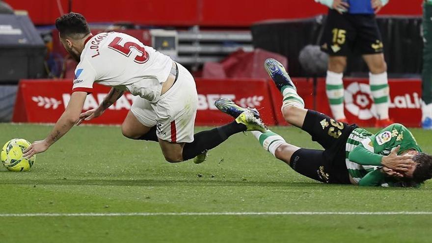 El Sevilla se lleva un derbi sin fútbol (1-0)