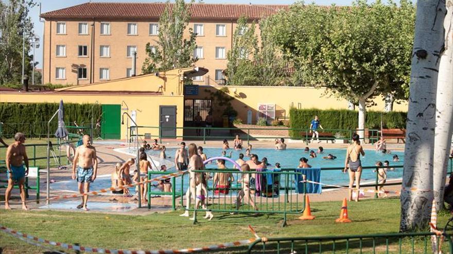 La afluencia a las piscinas crece un 32% durante el mes de julio