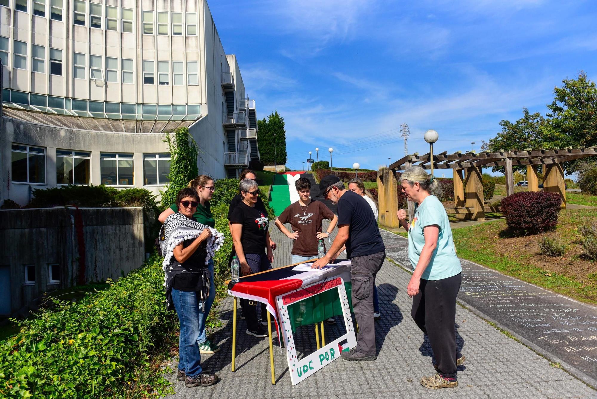 Mural colectivo por Palestina en el campus de Elviña