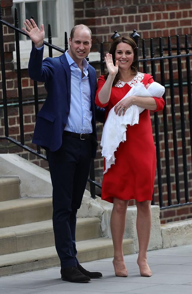 El príncipe Guillermo y Kate Middleton presentan a su tercer hijo