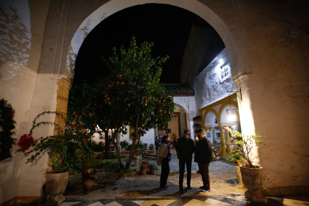 Los patios de Navidad derrochan brillo e ilusión en su día de apertura