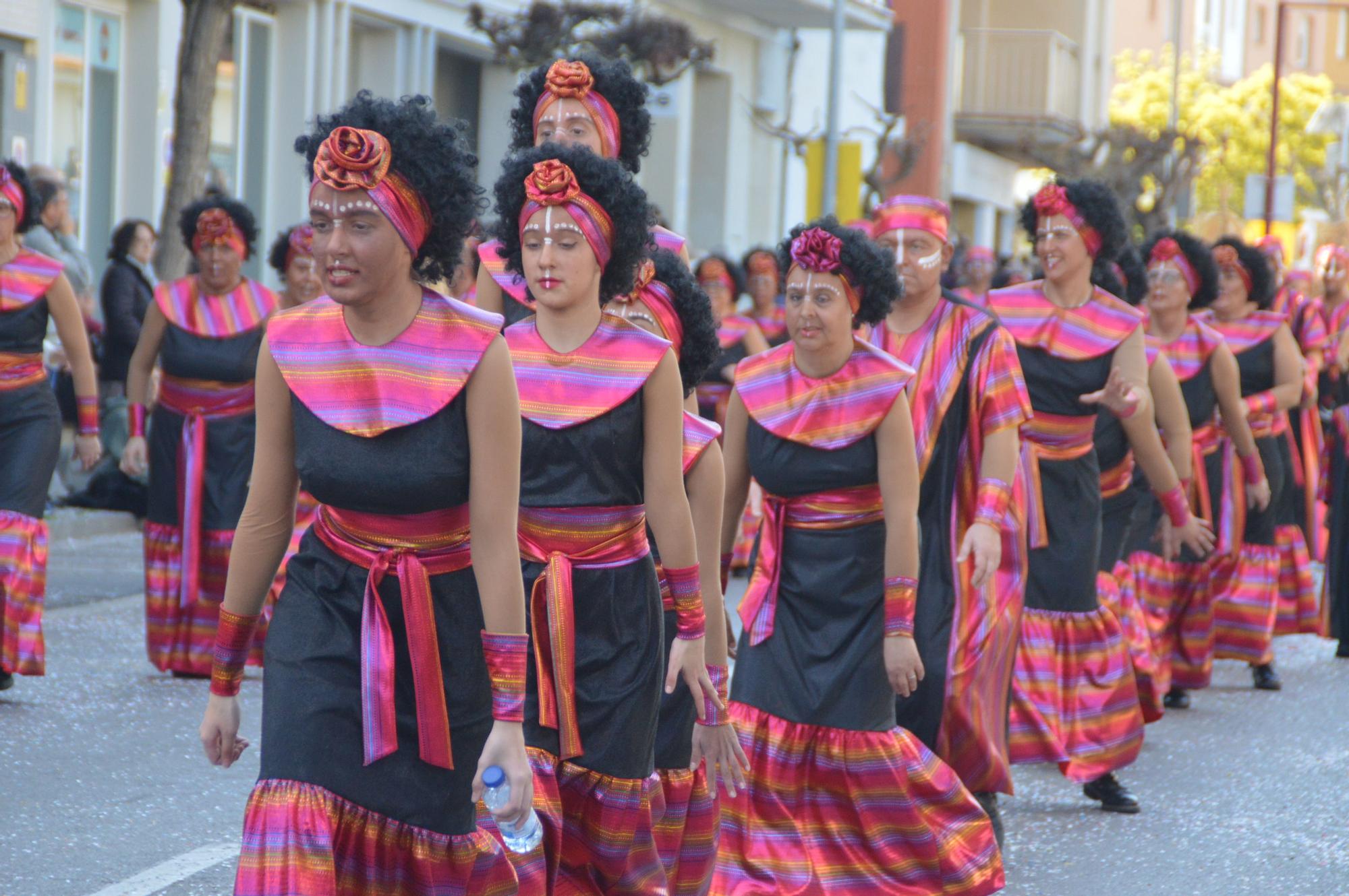 L'Escala vibra amb una rua de carnaval carregada d'imaginació