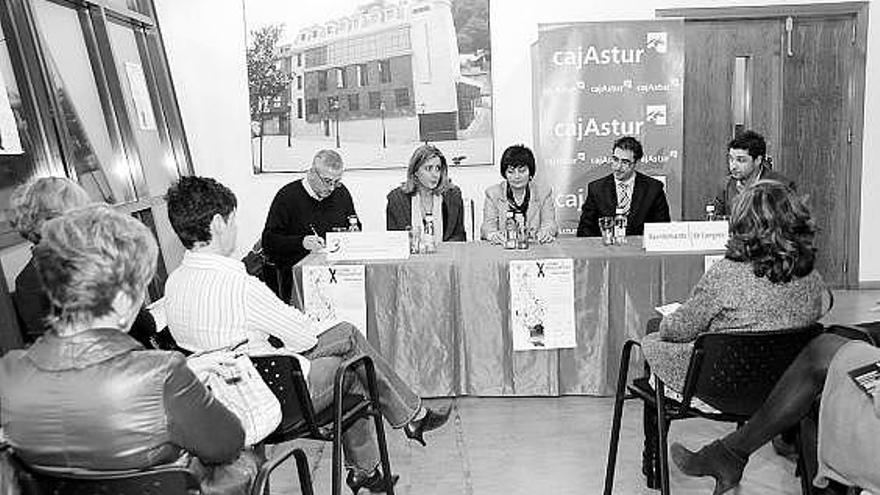 Por la Izquierda, Antonio Vega, María Ablanedo, Ana Rodríguez, Agustín Escribano y Aarón Zapico, en la presentación.