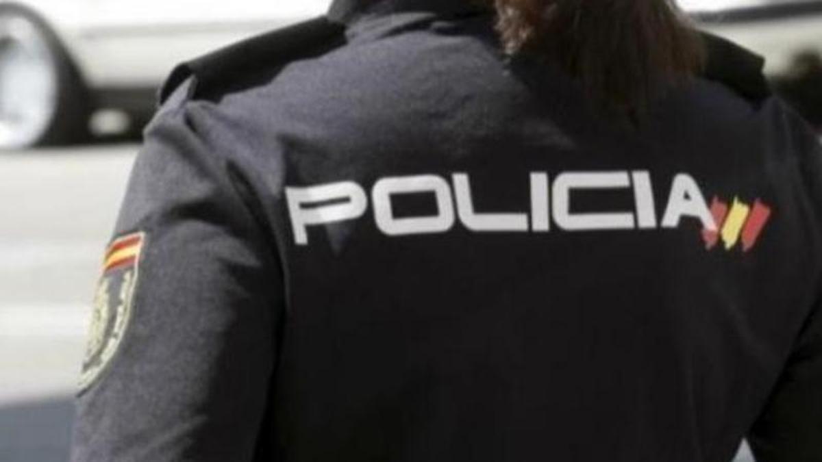 Archivo - Agente de la Policía Nacional