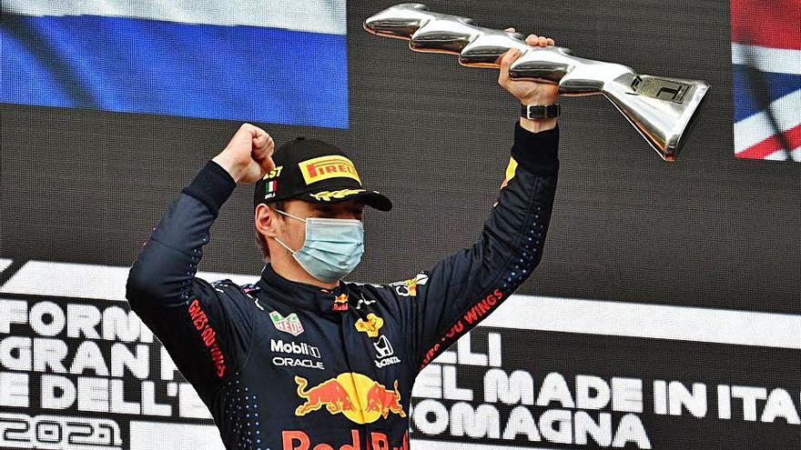 Verstappen celebra su victoria de ayer. |  // EFE