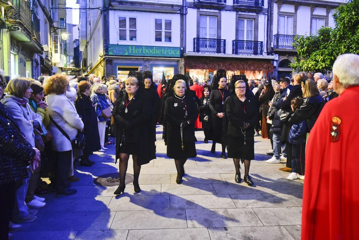 El arzobispo de Santiago presidió este viernes la procesión de la Virgen de los Dolores en A Coruña. El arzobispo de Santiago presidió este viernes la procesión de la Virgen de los Dolores en A Coruña.