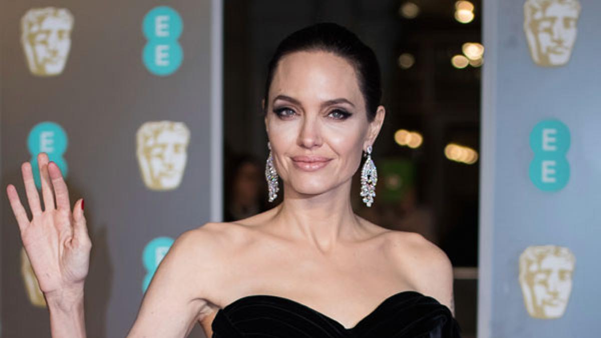 Angelina Jolie con vestido de Ralph and Russo en los Premios Bafta 2018