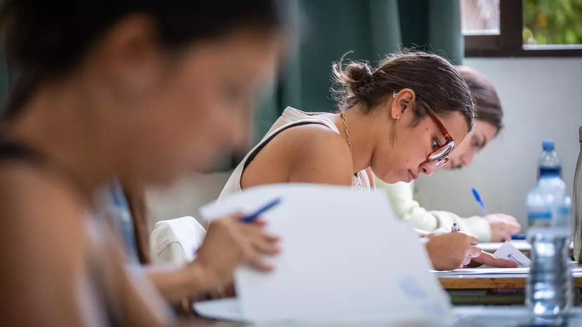 Un 60% de los opositores a Secundaria completa las pruebas en el Archipiélago