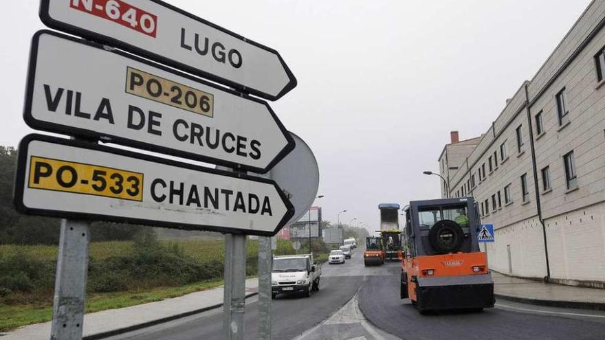 Las obras afectaron ayer al tramo entre As Queimadas y la carretera de Vila de Cruces. // Bernabé/Javier Lalín