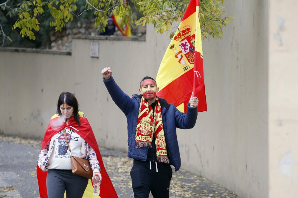 400 persones es manifesten a Girona en favor de la unitat d''Espanya i en contra del Govern destituït