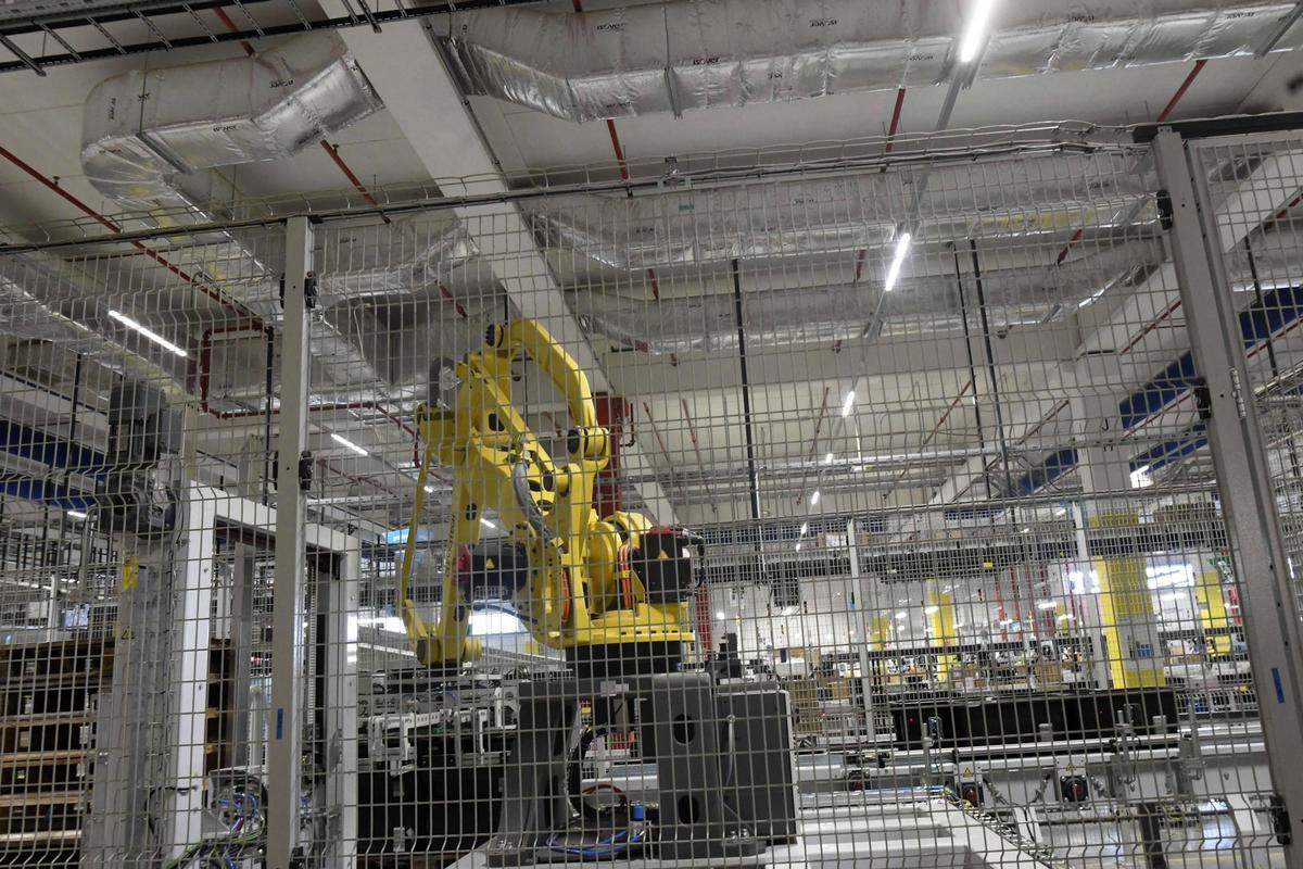 Así es por dentro el centro logístico de Amazon en Murcia