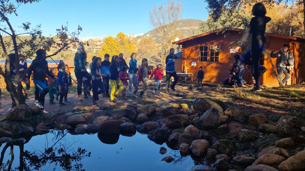 Alumnos de la escuela O Chinebro de Caneto