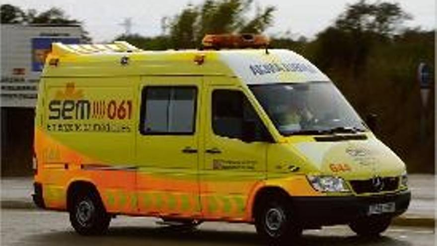 El personal de les ambulàncies alerta d&#039;una reducció del servei urgent a set municipis