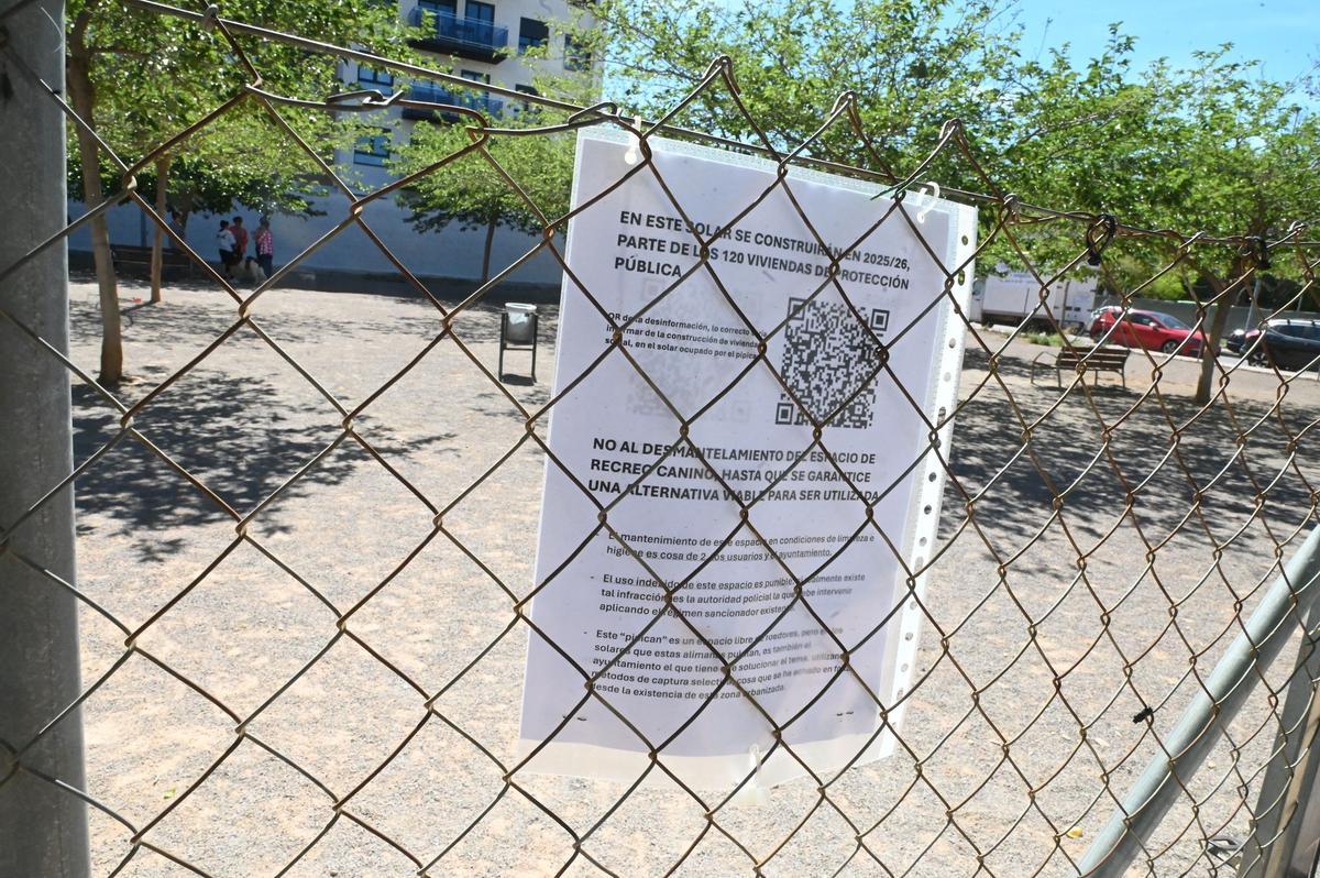 Cartel en el que se avisa de la próxima clausura del recinto.