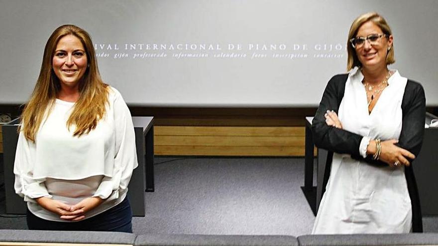 Andrea García y Lara Martínez, ayer, en la presentación del Festival. | A.G.