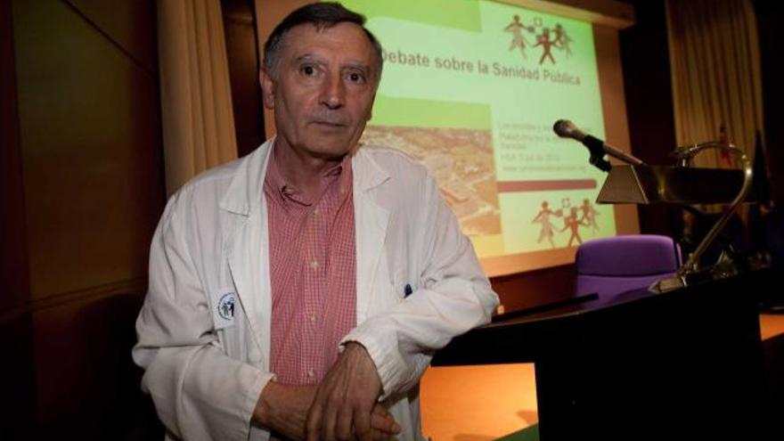 López Rivas, ayer, minutos antes de ofrecer una charla en defensa de la salud pública en el San Agustín.