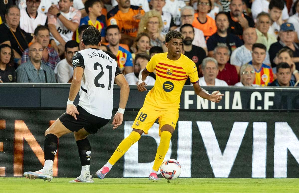 Valencia - FC Barcelona, el partido de la jornada 1 de LaLiga EA Sports, en imágenes.