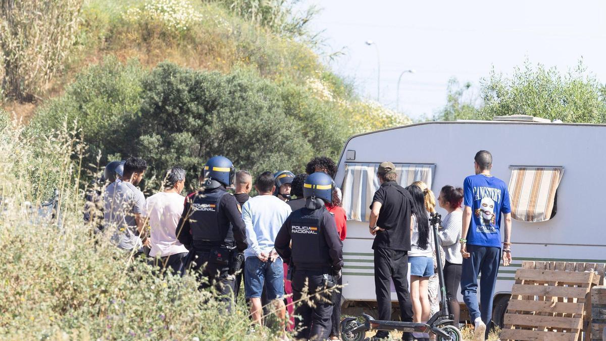 Todas las imágenes del desalojo del asentamiento más grande de Ibiza: sa Joveria