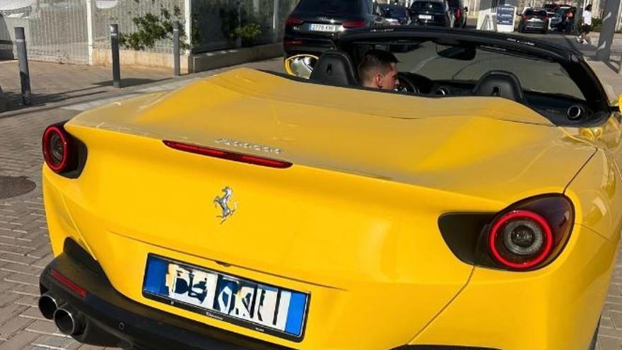 Carreras ilegales de Ferraris en una avenida de Ibiza