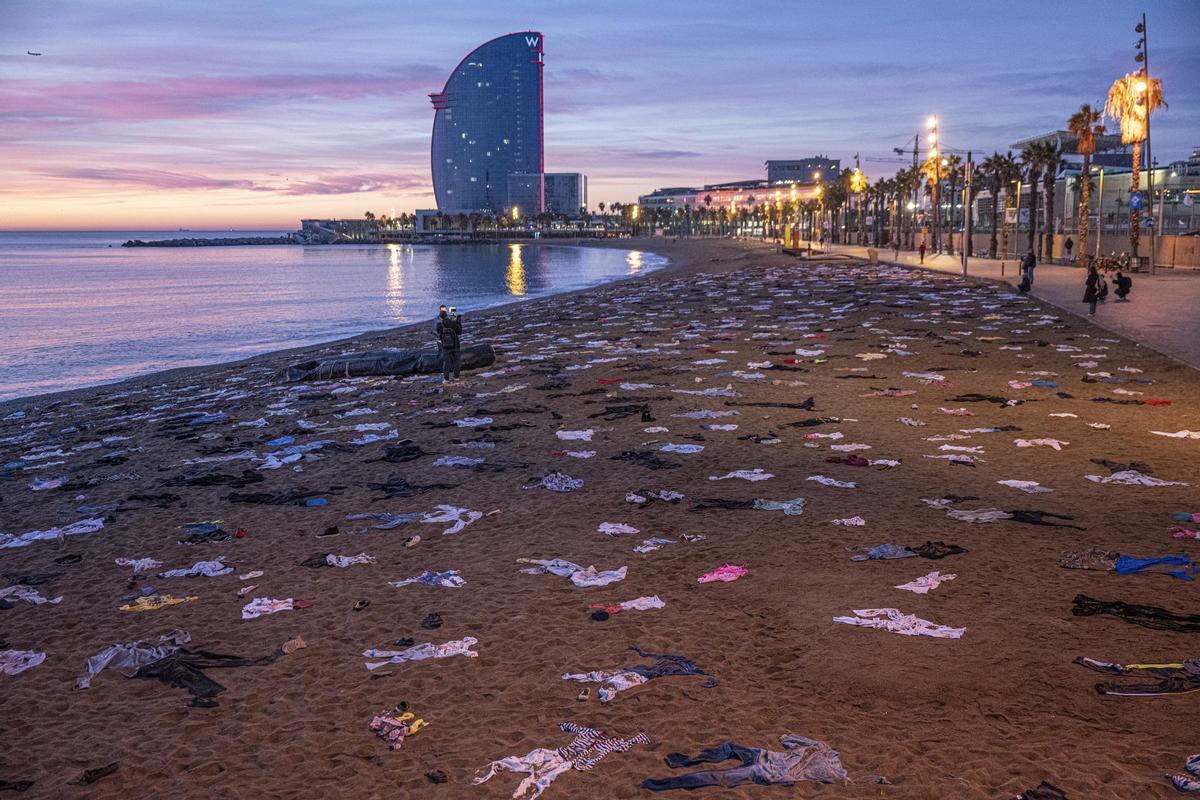 Denuncian miles de muertes en el Mediterráneo este lunes en la Barceloneta