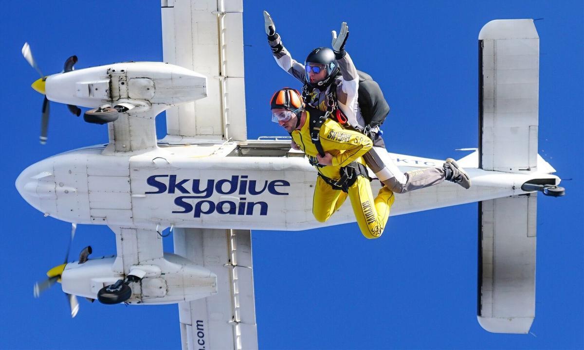 Salto en paracaídas tándem de Bollullos de la Mitación, en Sevilla