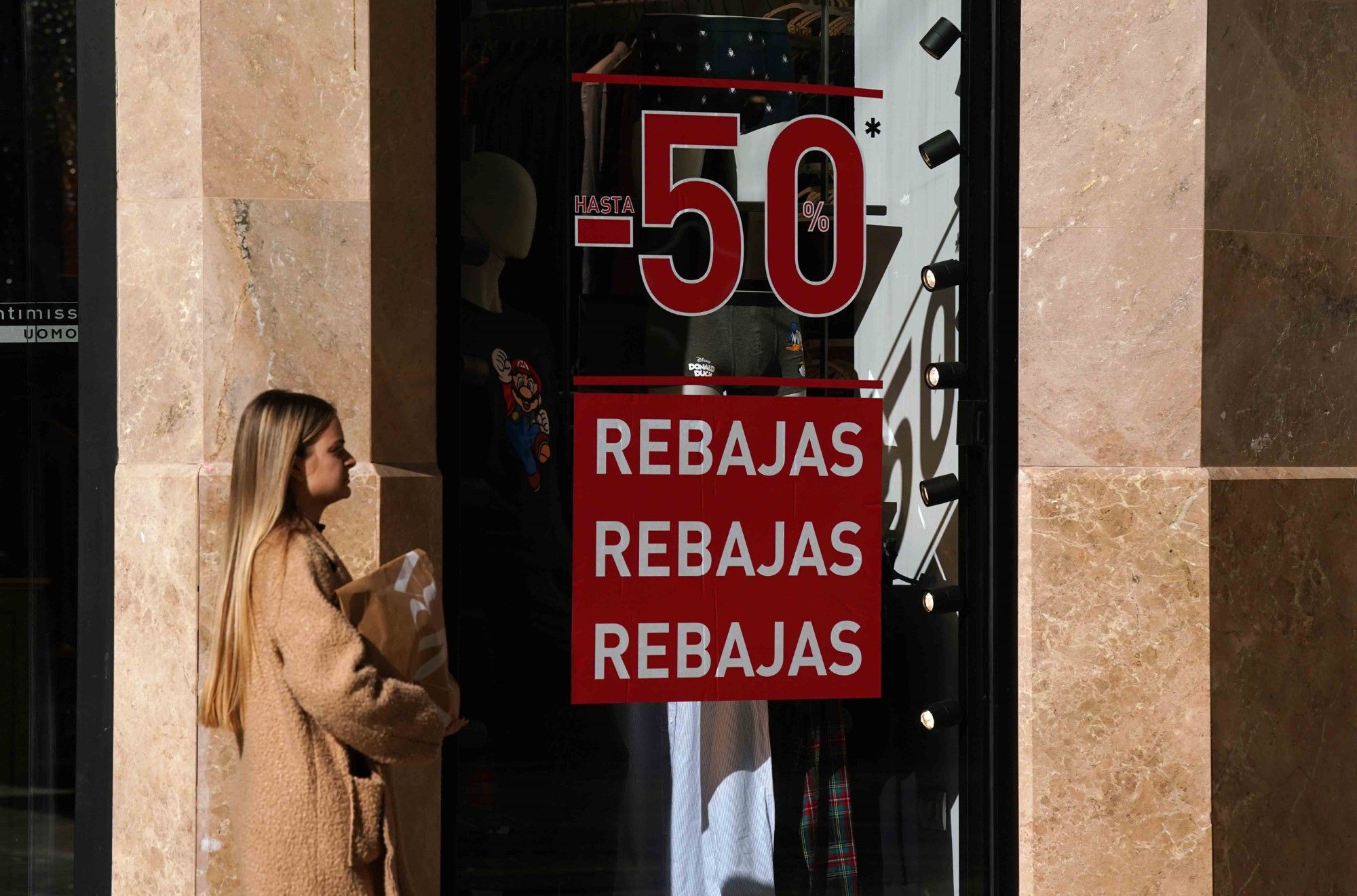 Las tiendas de Málaga inician las rebajas de enero con descuentos de hasta el 50%
