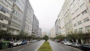 Tramo de Travesía de Vigo donde se venden trasteros con okupas dentro.