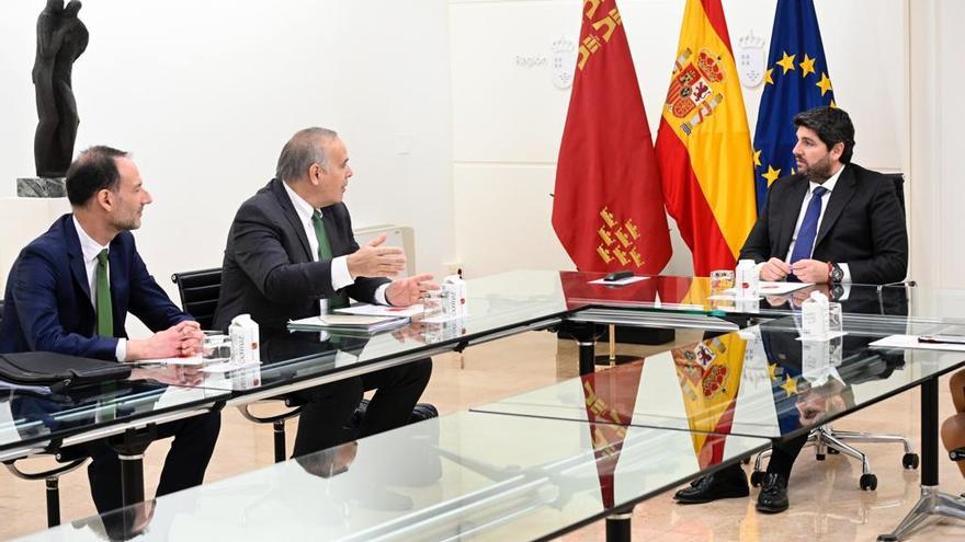 El CEO de Iberdrola España, Ruiz-Tagle, se reúne con el presidente López Miras.