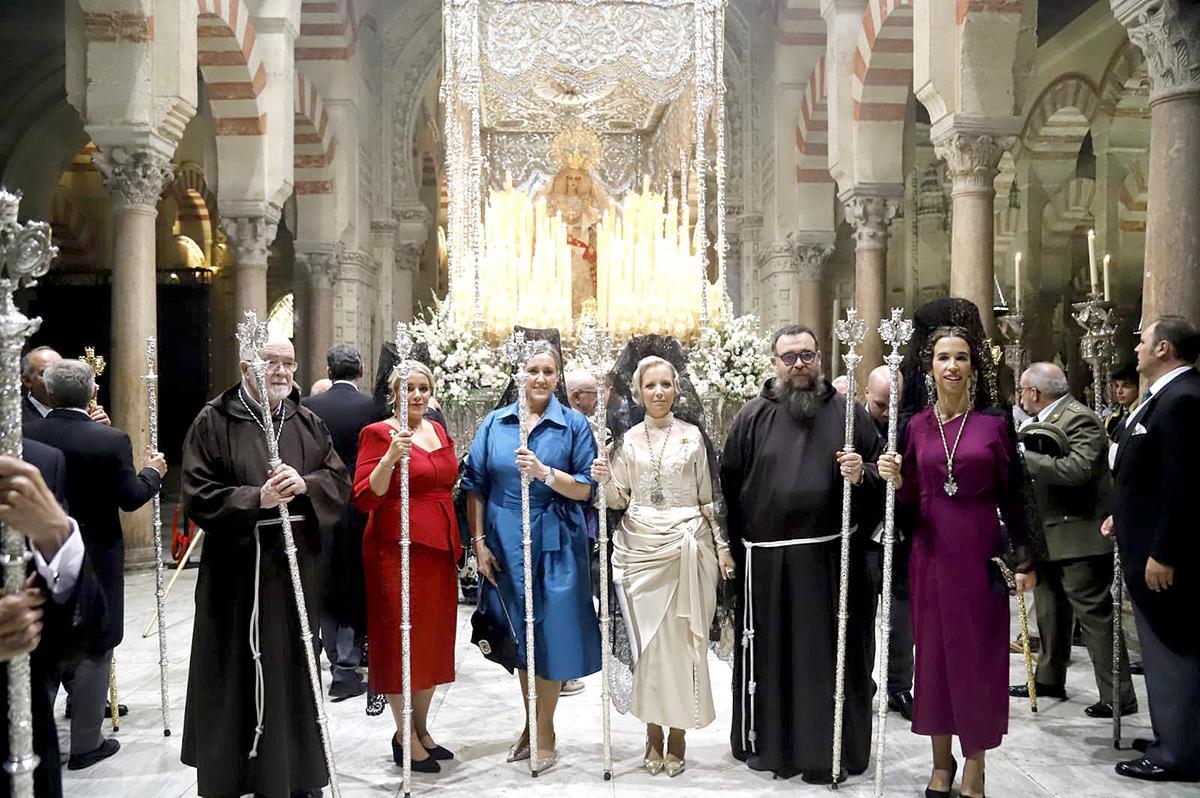 Triunfal regreso de la Paz y Esperanza a Capuchinos