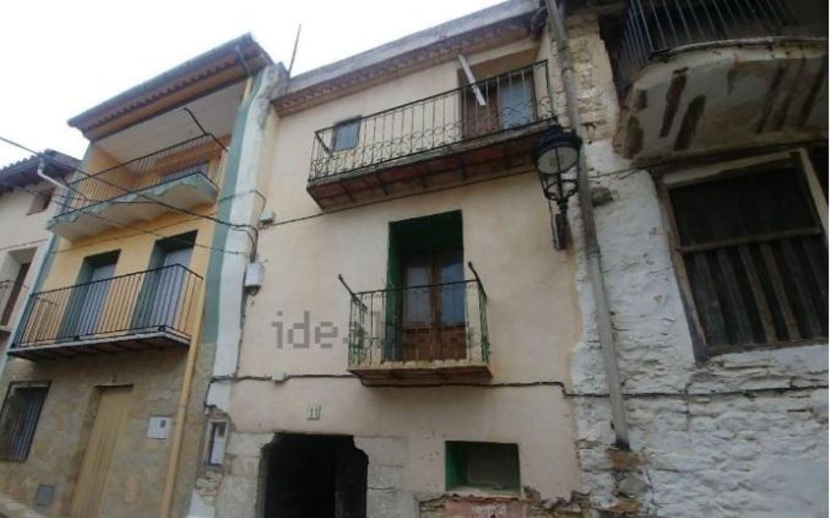 Fachada de la vivienda en venta en Cinctorres, en el portal de 'Idealista'