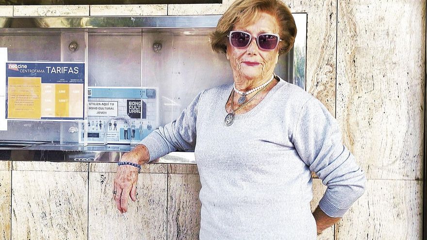 Fuensanta Fernández Peñalver, la taquillera lectora del cine Rex