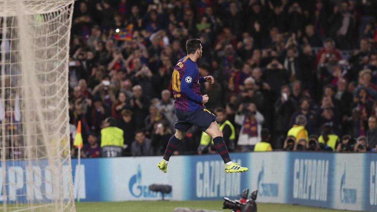Messi celebra uno de sus dos goles ante el Lyon