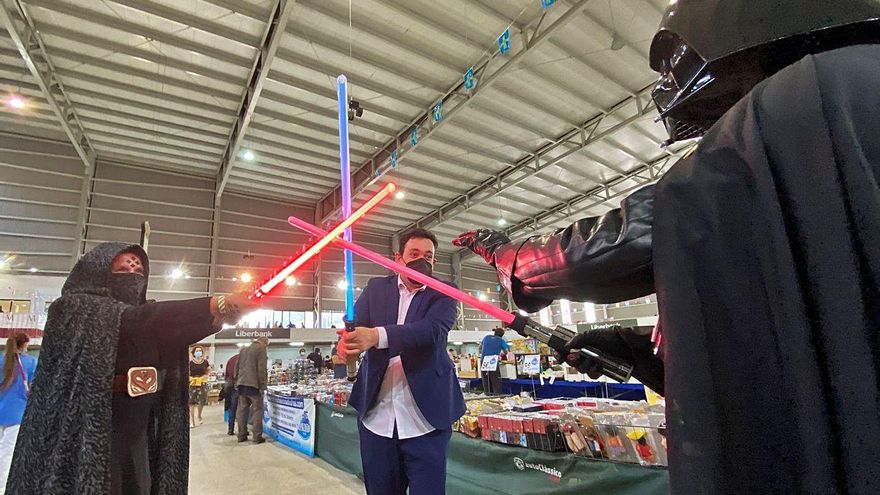 Darth Vader contra el covid-19: arranca la feria del coleccionismo en Mieres