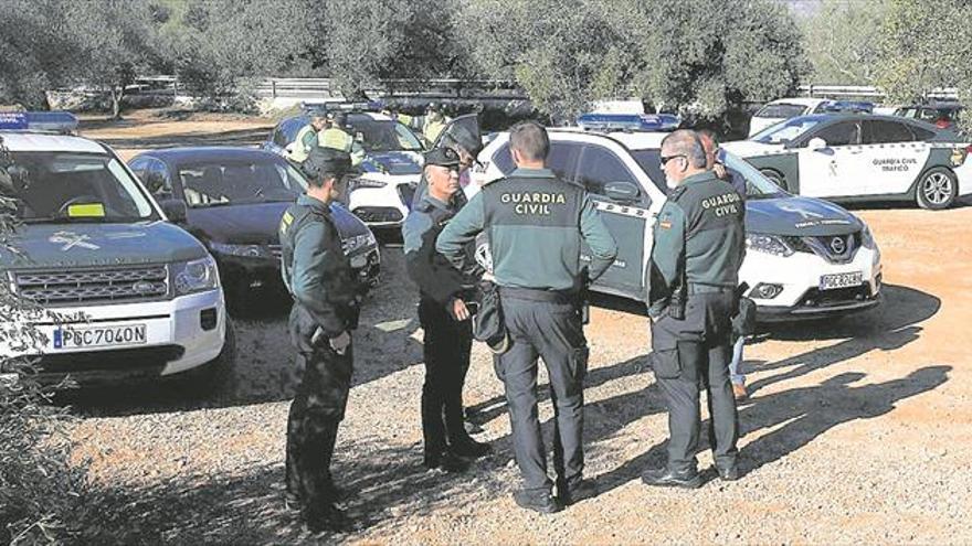 La Guardia Civil corta la música sin desalojar la ‘rave’ de Sant Mateu