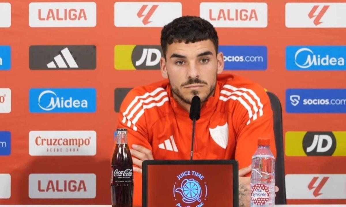 Isaac Romero, en la rueda de prensa del Sevilla FC previa al derbi