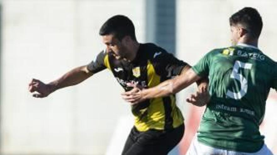 Los dos equipos finalizaron con diez futbolistas.