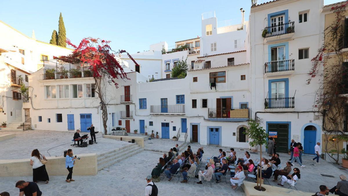Inauguración de las obras de la plaza de sa Carrossa, ahora mucho más cómoda y accesible.