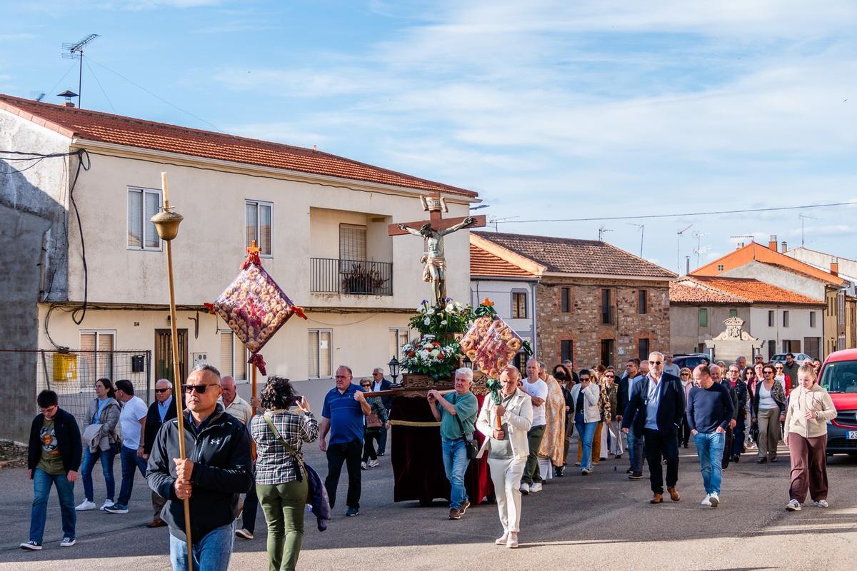 GALERÍA | Tábara venera al Bendito Cristo de la Capilla