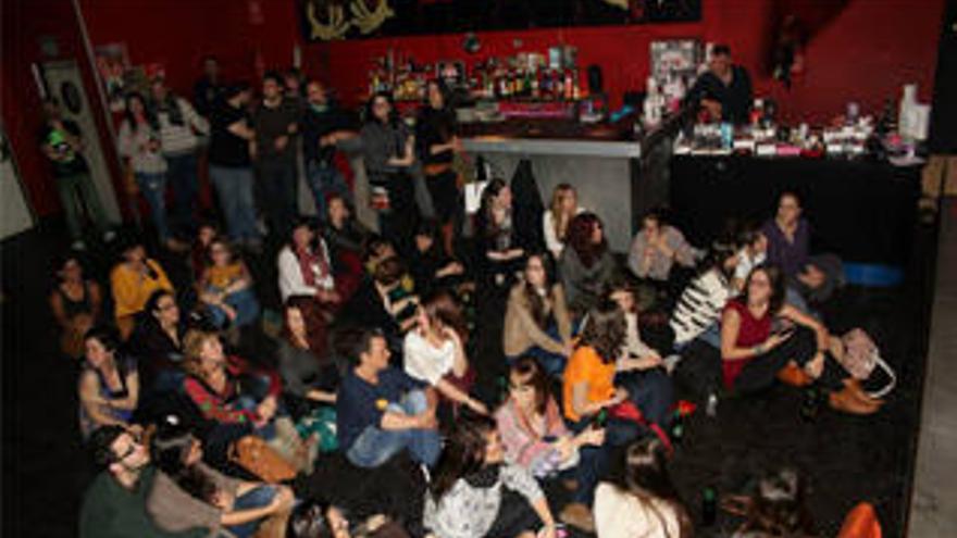 Asistentes al Tupper Sex celebrado hace una semana en la sala 12&amp;Medio.