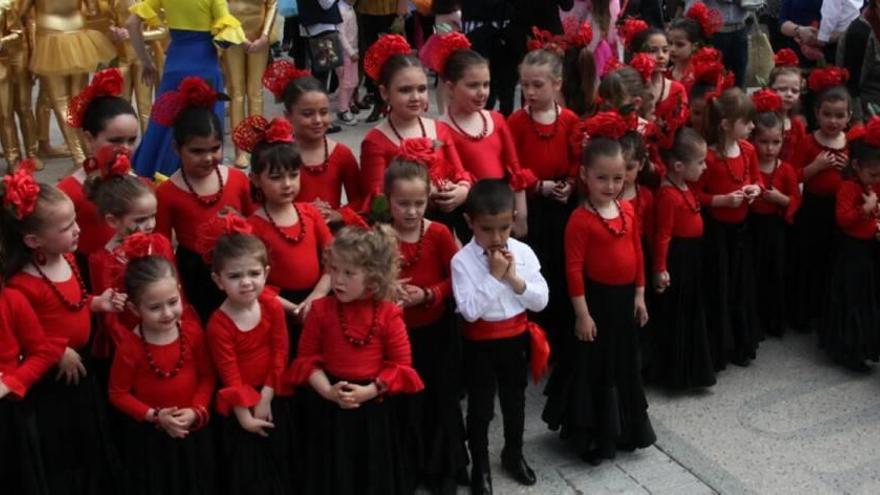 La danza inunda calles y plazas