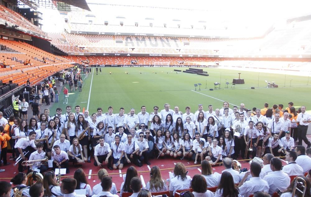 'Units per la música' en la presentación del Valencia 2016/17 en Mestalla