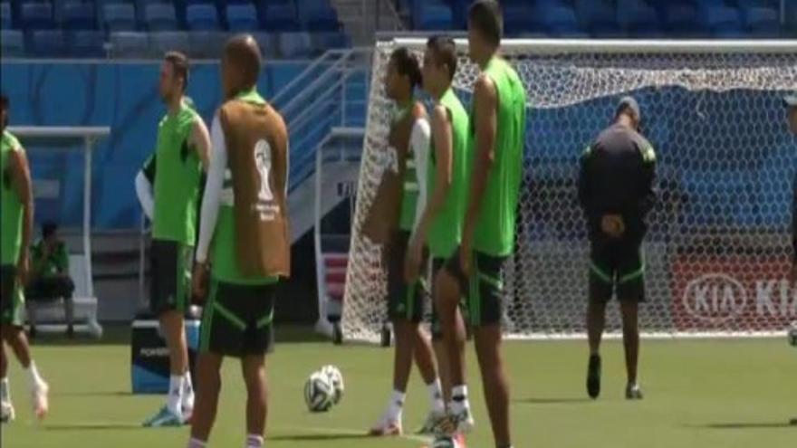 México y Camerún aspiran a una victoria que les coloque segundos del grupo A